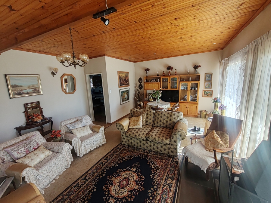 5 Bedroom Property for Sale in Campher Park Eastern Cape